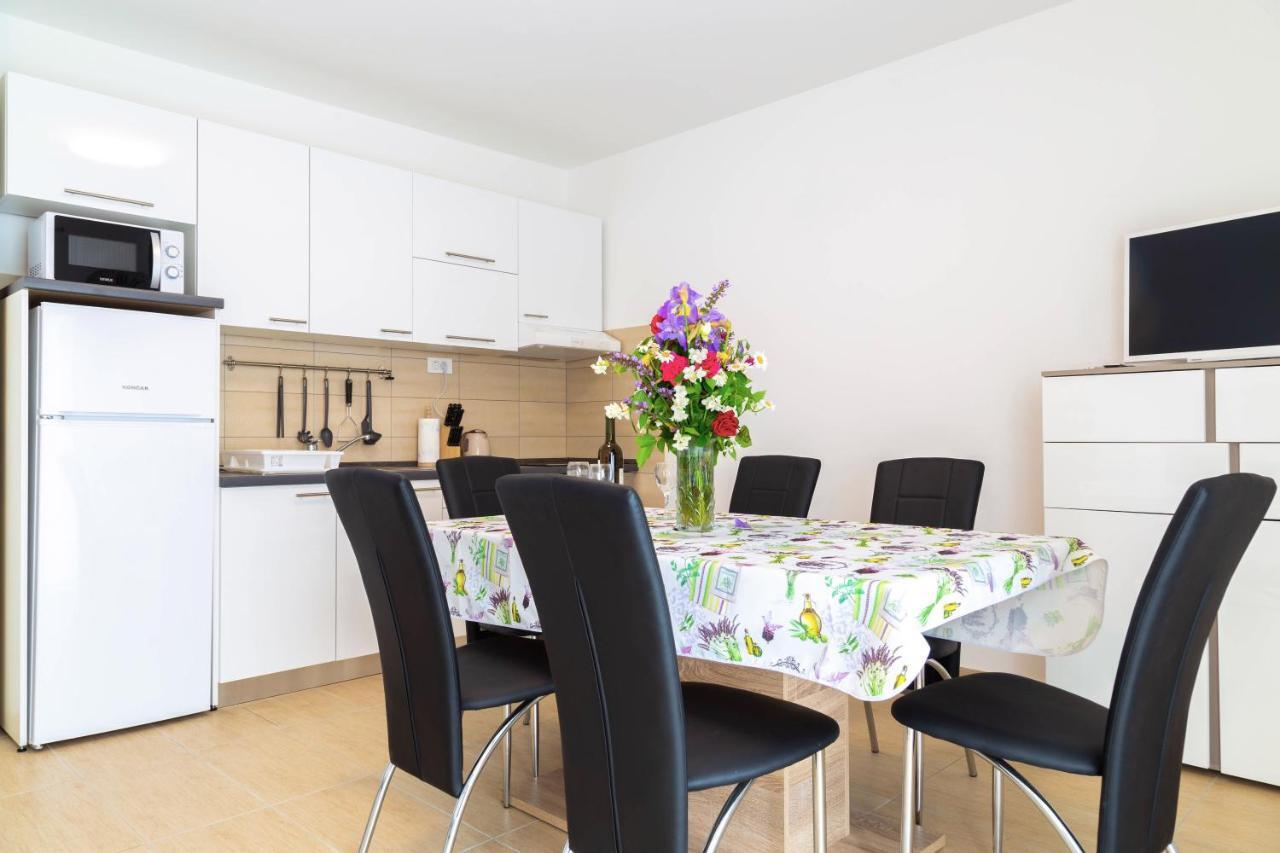 קסטב Apartments Raspolic מראה חיצוני תמונה