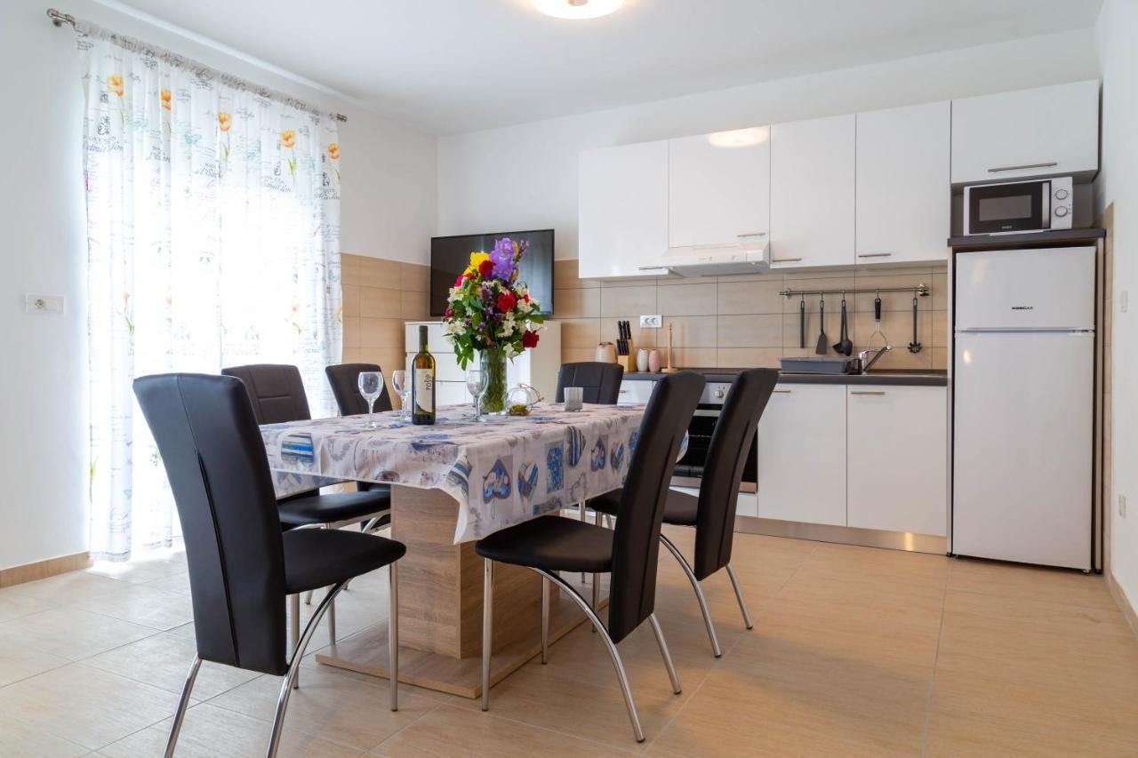 קסטב Apartments Raspolic מראה חיצוני תמונה