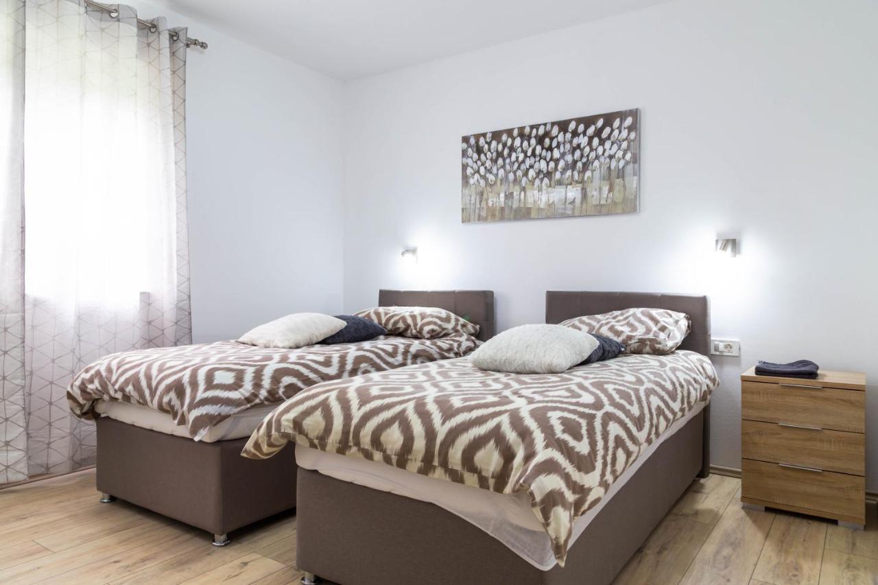 קסטב Apartments Raspolic מראה חיצוני תמונה