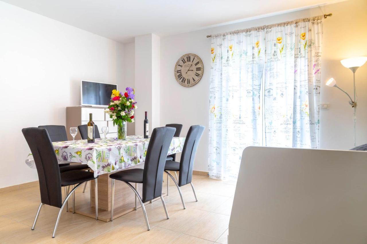 קסטב Apartments Raspolic מראה חיצוני תמונה