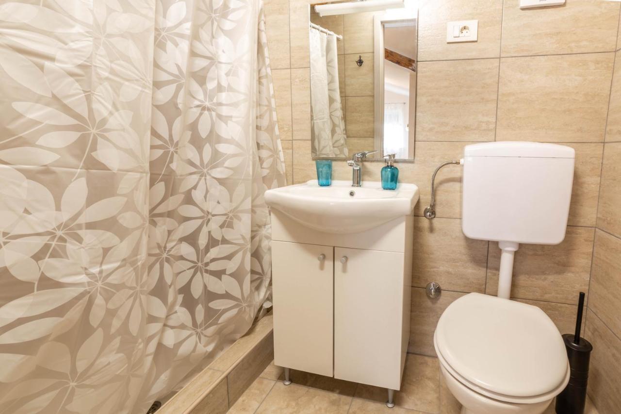 קסטב Apartments Raspolic מראה חיצוני תמונה