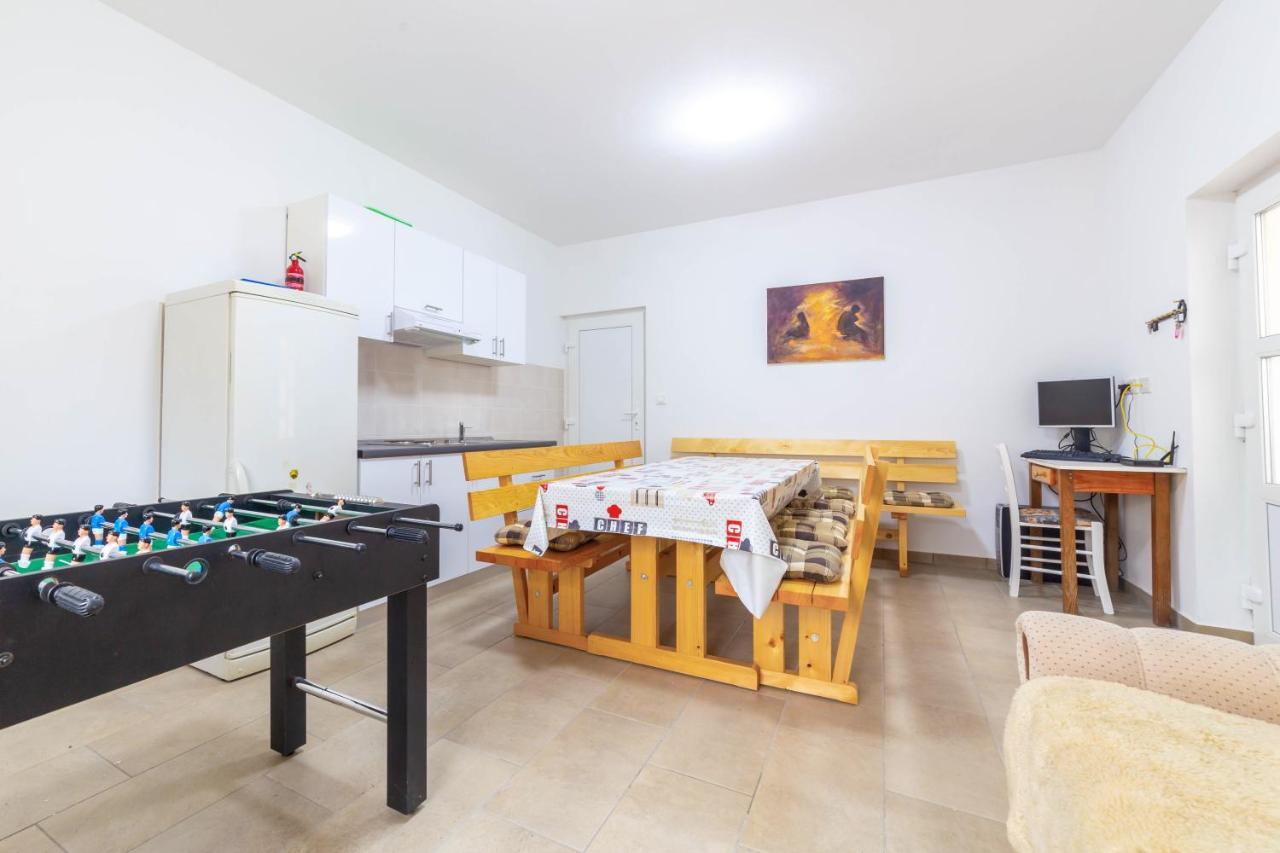 קסטב Apartments Raspolic מראה חיצוני תמונה