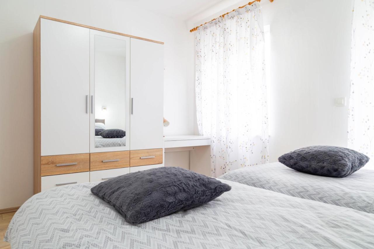 קסטב Apartments Raspolic מראה חיצוני תמונה