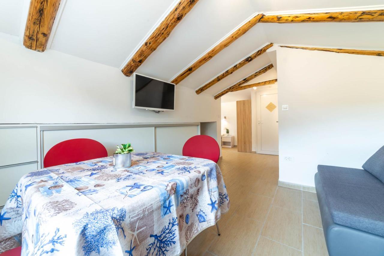 קסטב Apartments Raspolic מראה חיצוני תמונה
