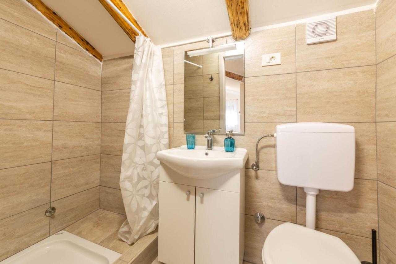 קסטב Apartments Raspolic מראה חיצוני תמונה