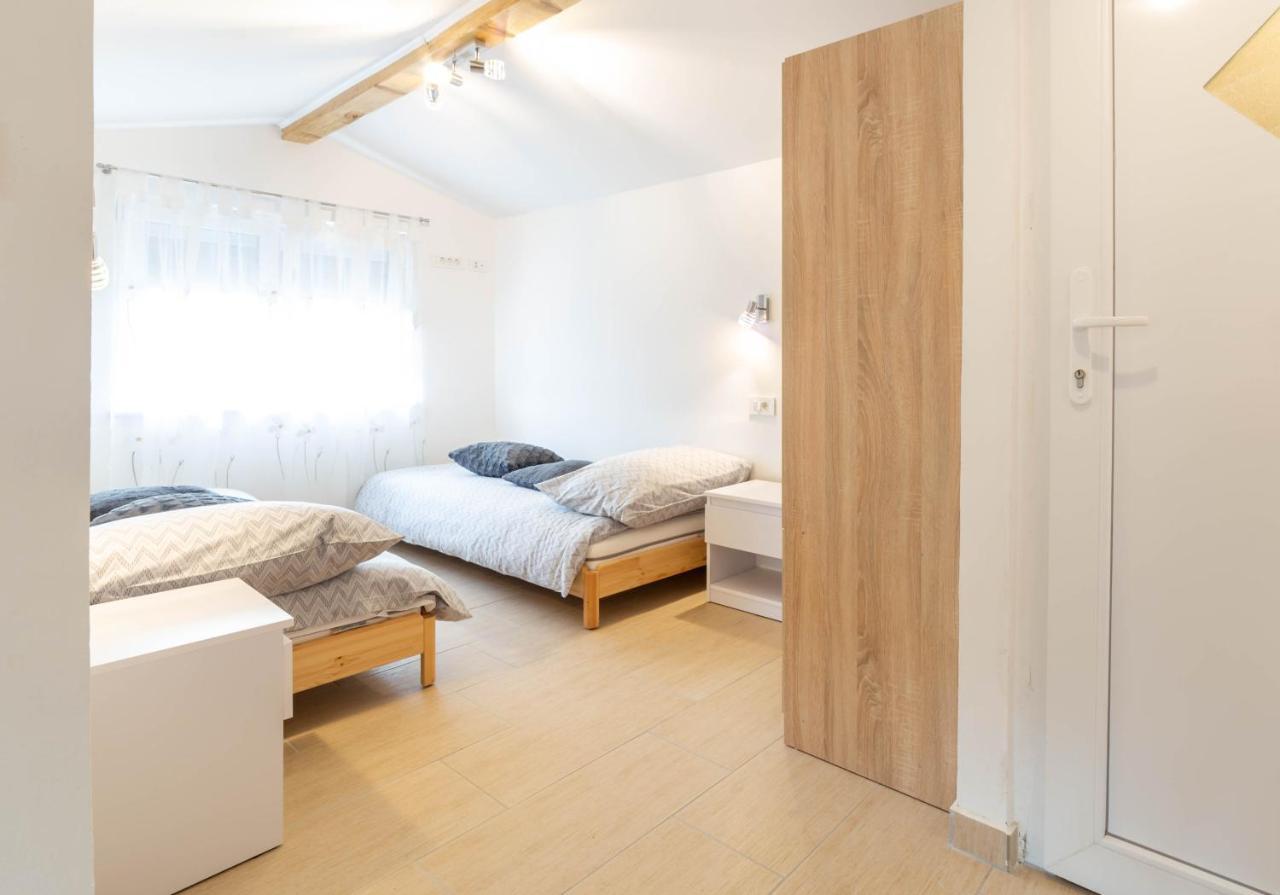 קסטב Apartments Raspolic מראה חיצוני תמונה