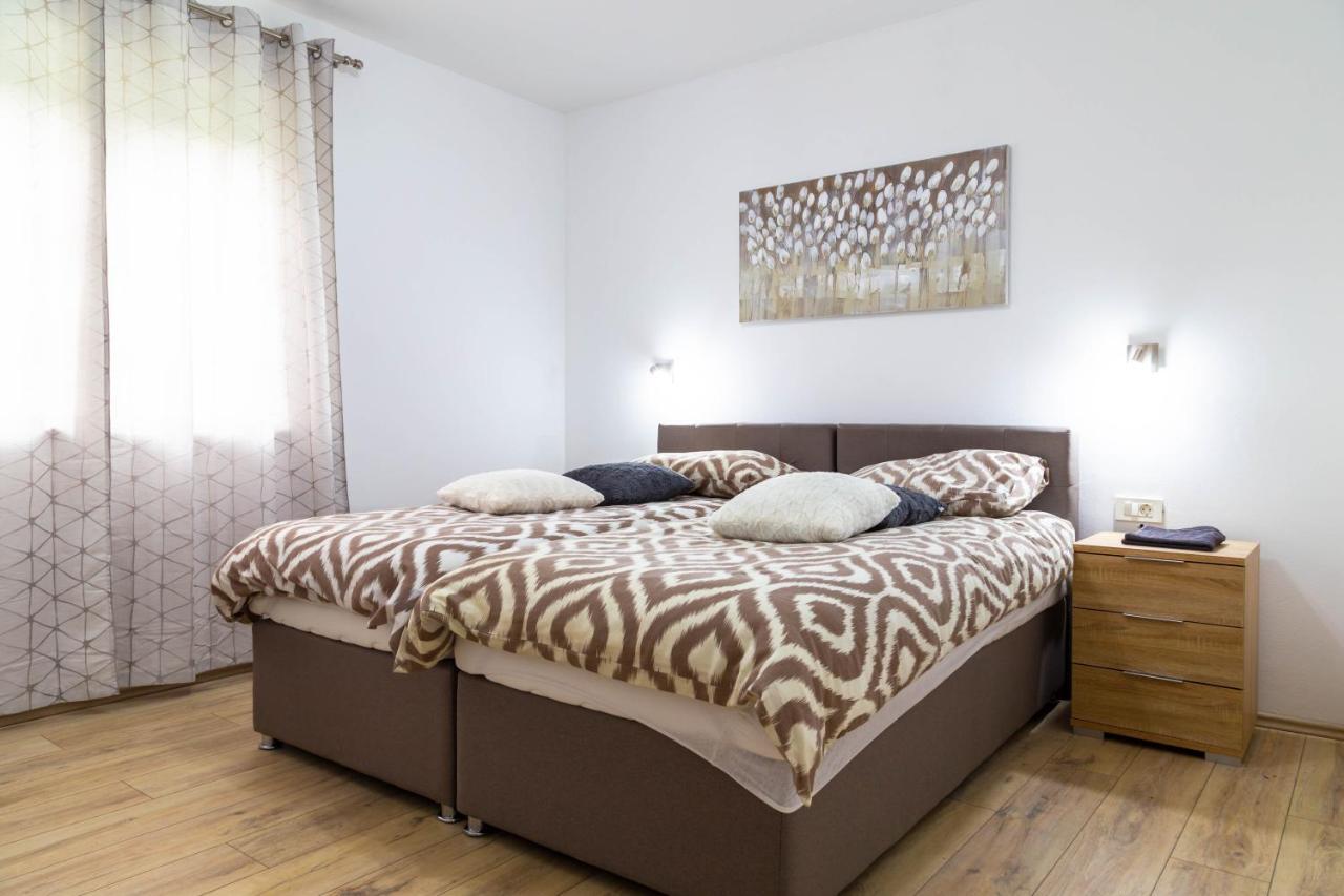 קסטב Apartments Raspolic מראה חיצוני תמונה