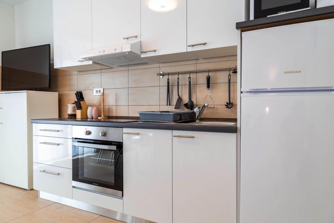 קסטב Apartments Raspolic מראה חיצוני תמונה