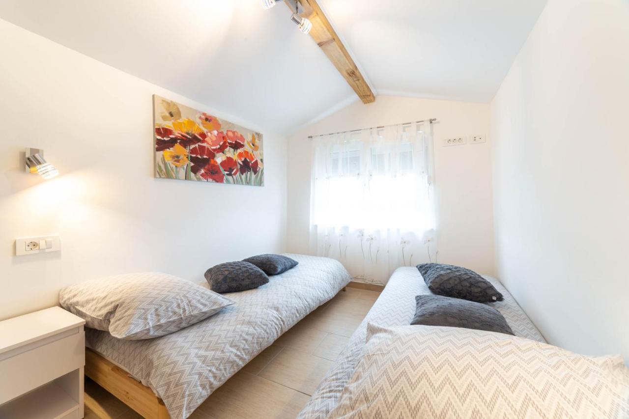 קסטב Apartments Raspolic מראה חיצוני תמונה