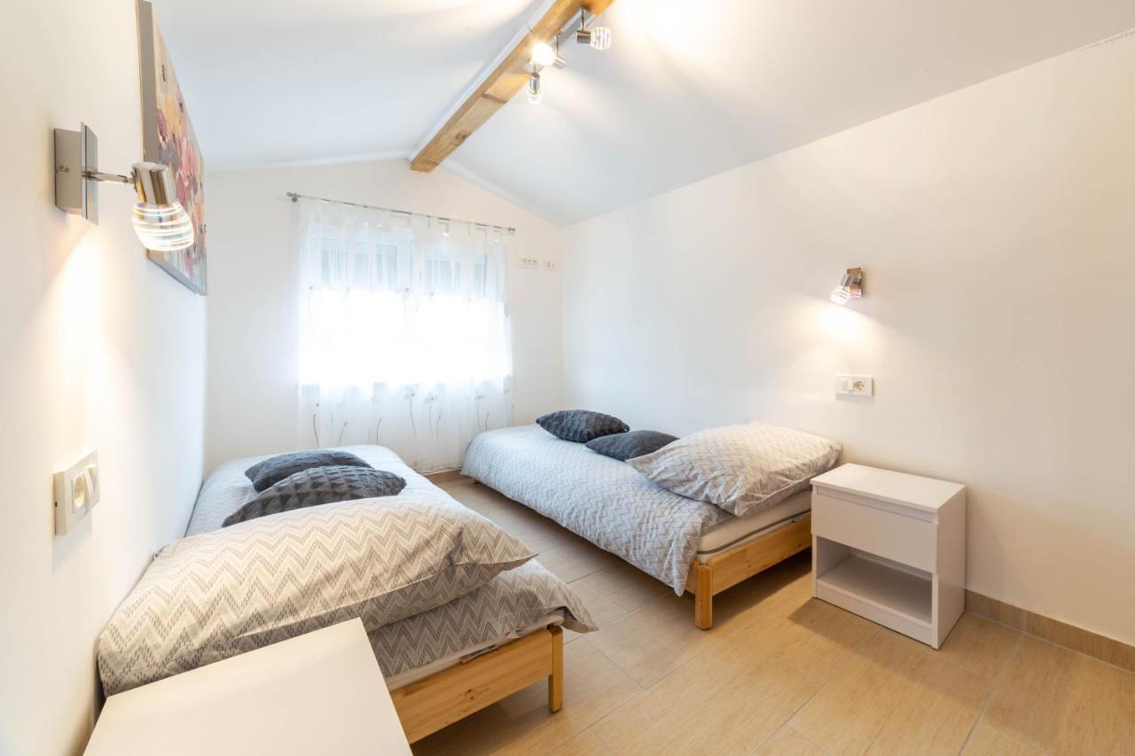 קסטב Apartments Raspolic מראה חיצוני תמונה