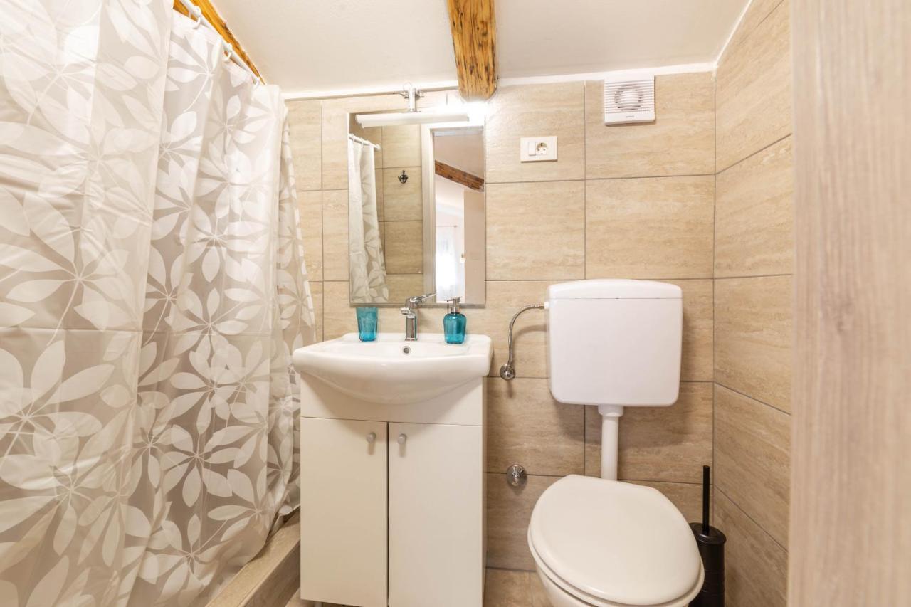 קסטב Apartments Raspolic מראה חיצוני תמונה